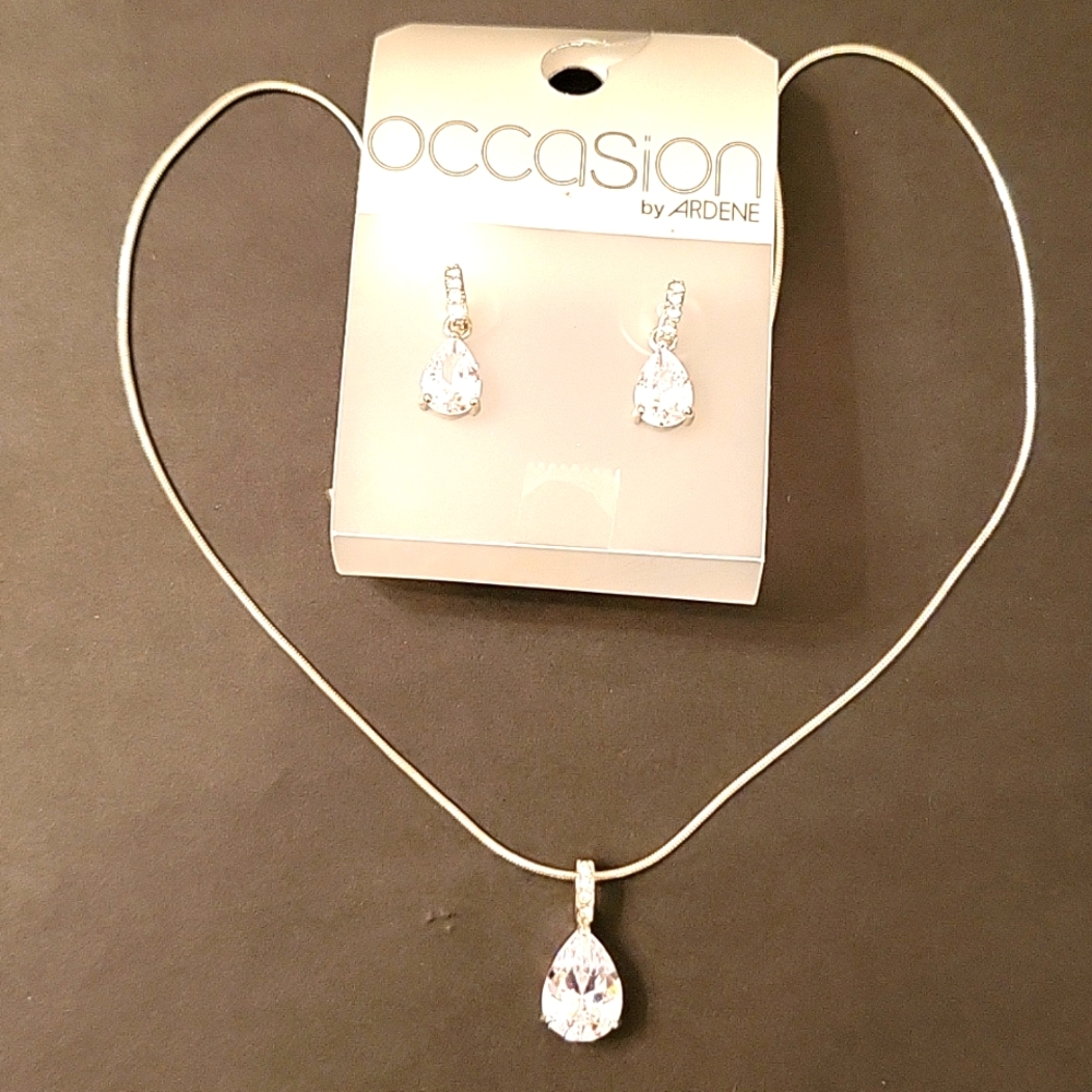 NEW Crystal Teardrop Necklace  & Earrings Set!